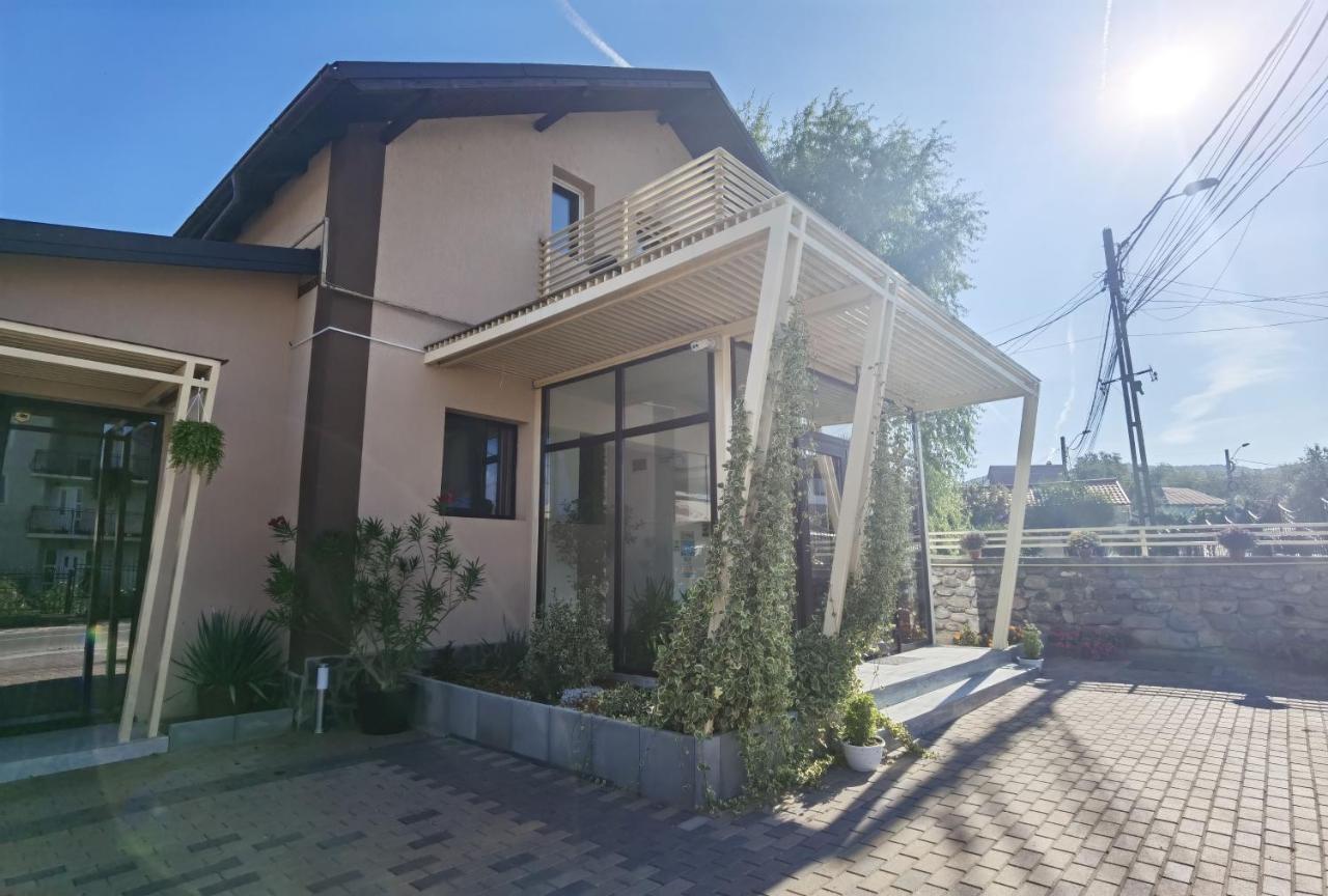 Pensiunea Prestige House 쿠티에데아게스 외부 사진