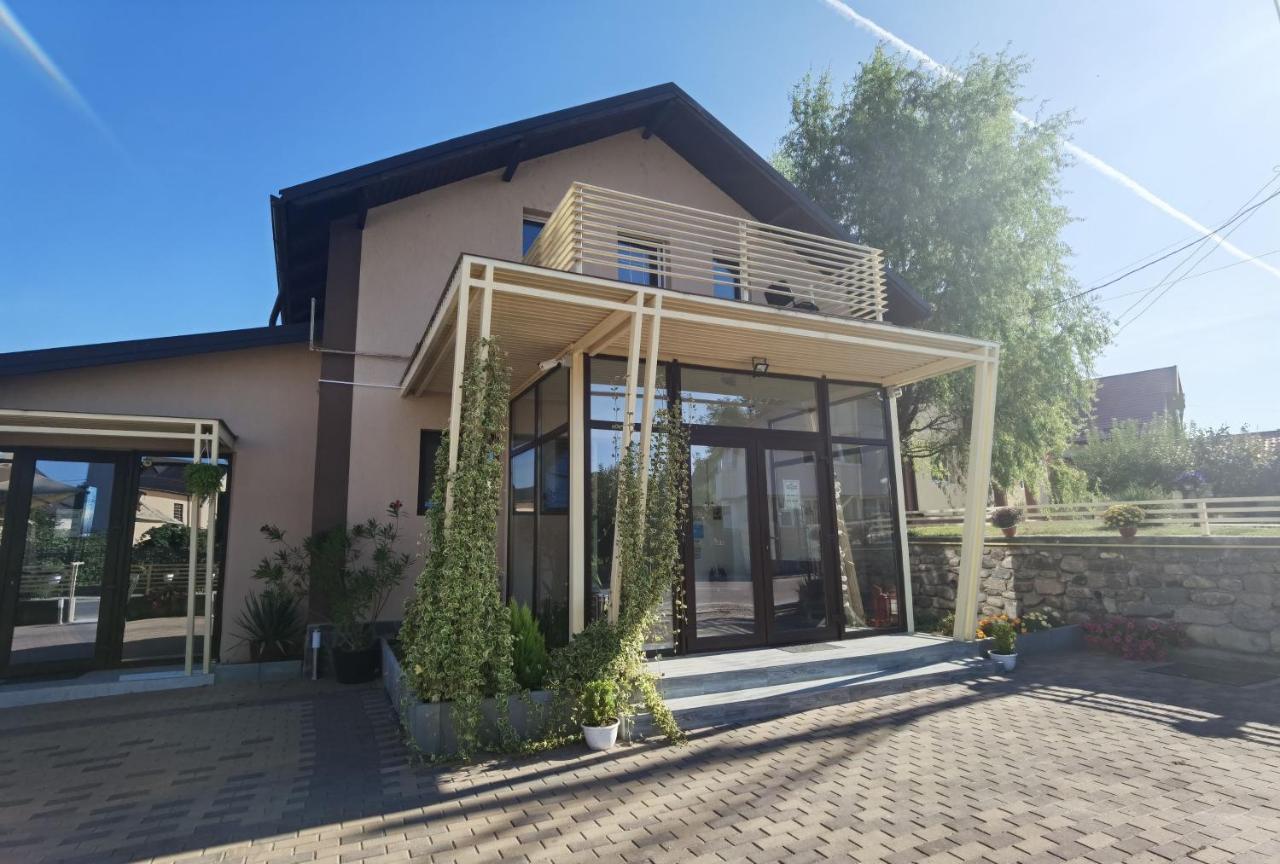 Pensiunea Prestige House 쿠티에데아게스 외부 사진