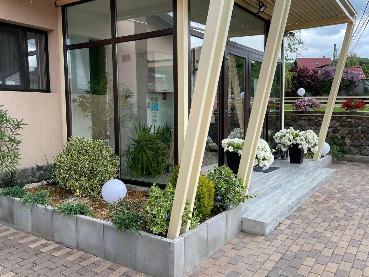 Pensiunea Prestige House 쿠티에데아게스 외부 사진