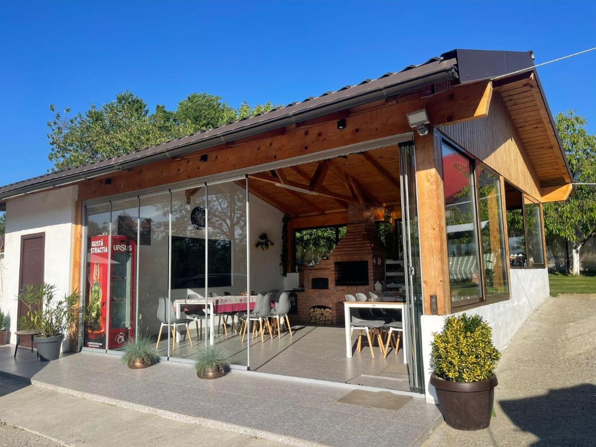 Pensiunea Prestige House 쿠티에데아게스 외부 사진